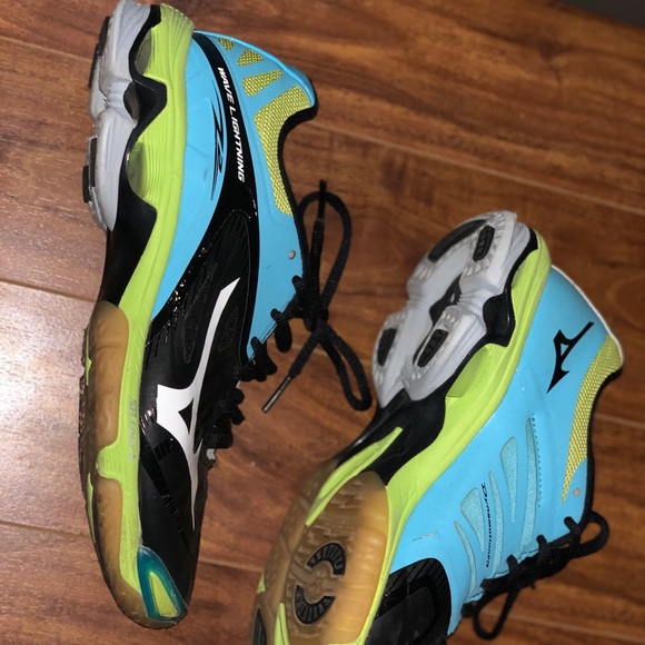 Mizuno Volleyball/badminton shoe - Picture 2 of 5